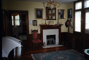 front entry deland house.jpg (233922 bytes)